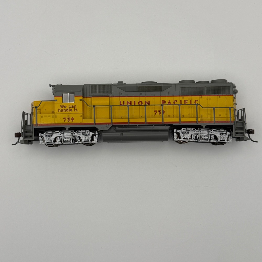 Kato EMD GP35 Phase Ib Union Pacific HO Scale Yellow #759 37-04G Diesel Engine